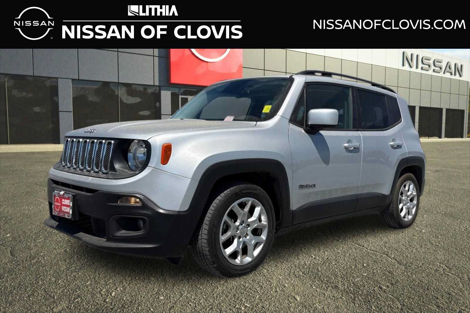 Used 2017 Jeep Renegade Latitude FWD image 1