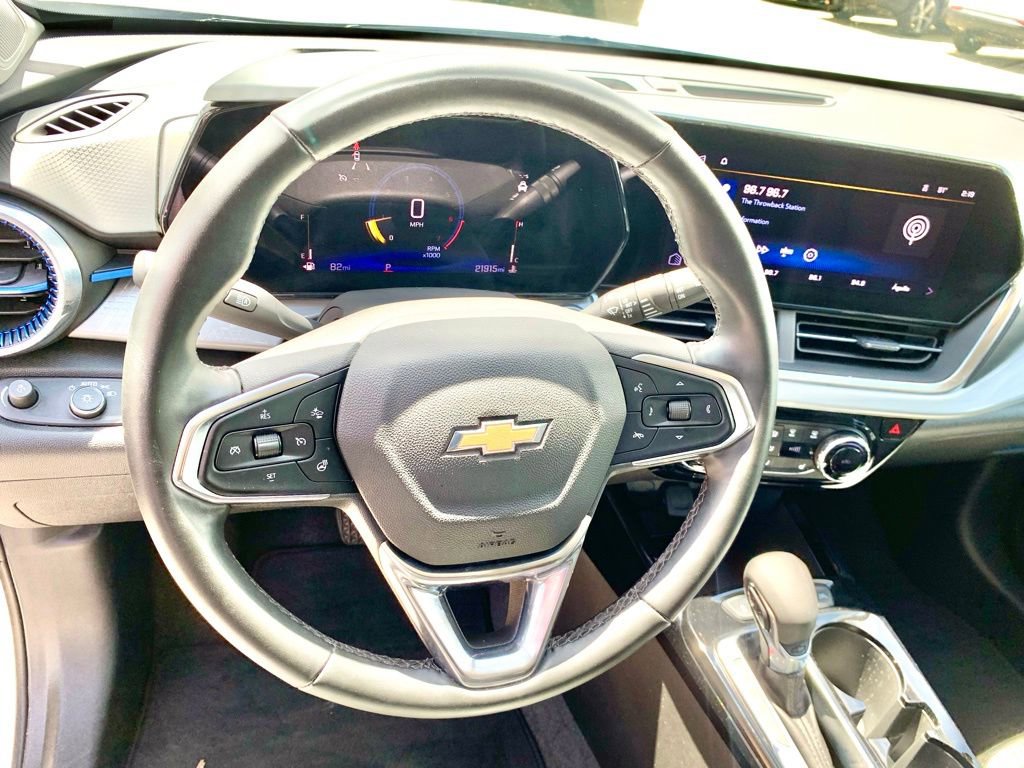 Used 2025 Chevrolet Trax LT w/ LT Convenience Package FWD image 26