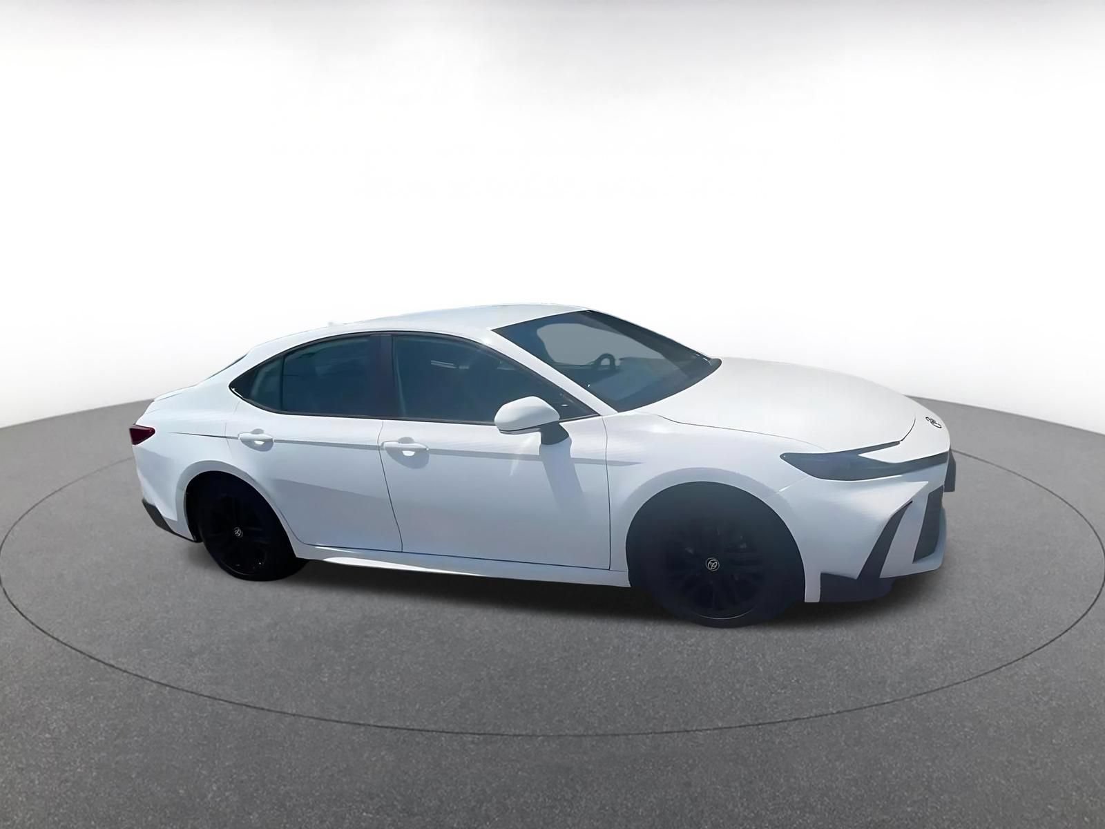 Used 2025 Toyota Camry SE FWD image 2