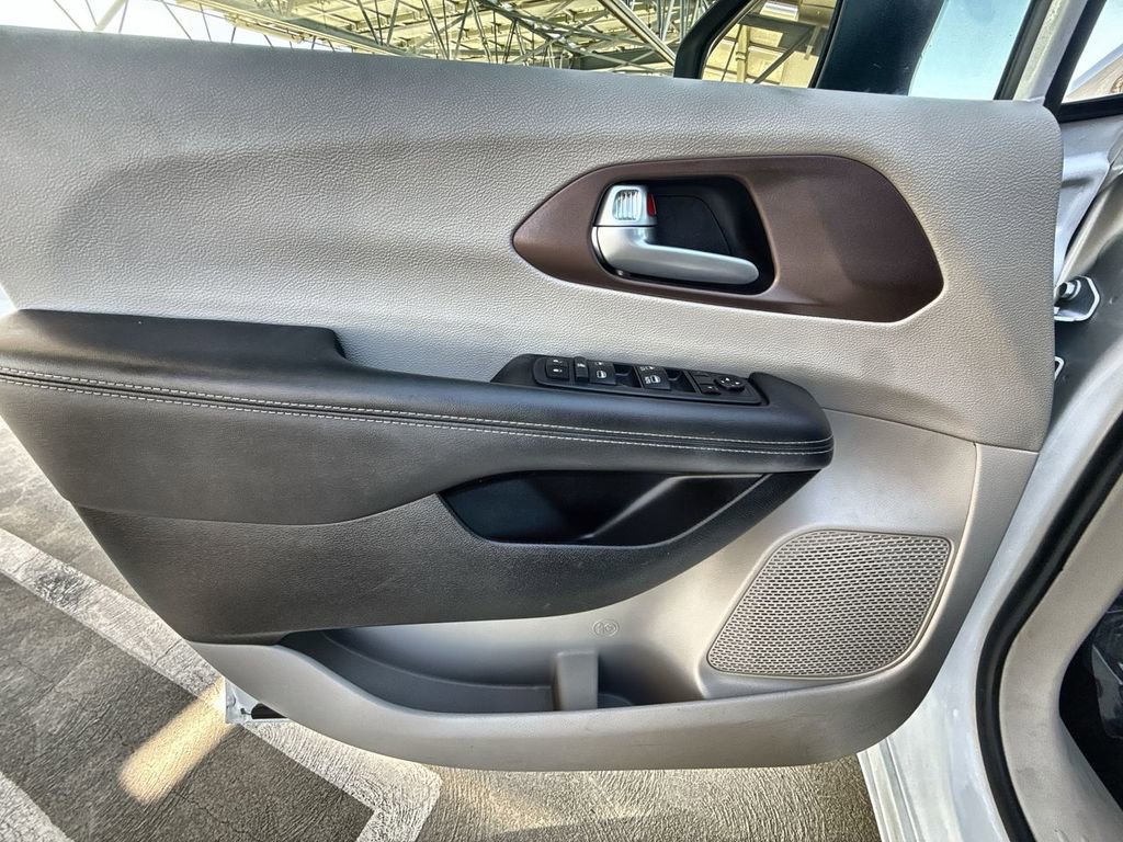 Used 2024 Chrysler Voyager LX FWD image 12