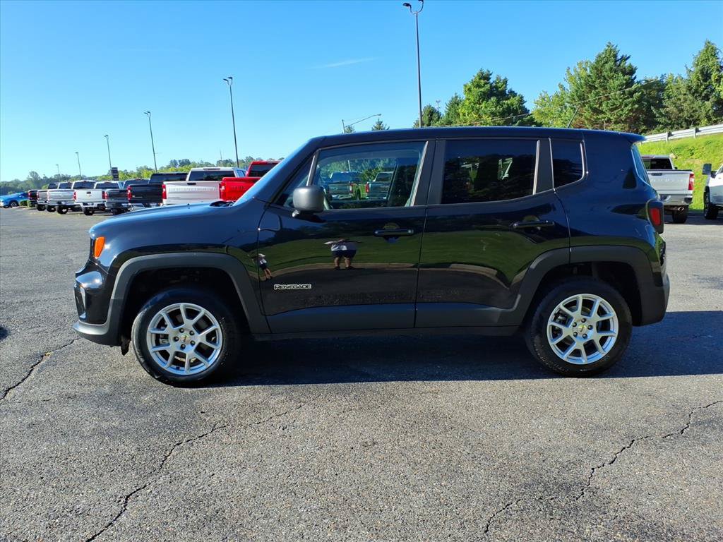 Used 2023 Jeep Renegade Latitude AWD/4WD image 7