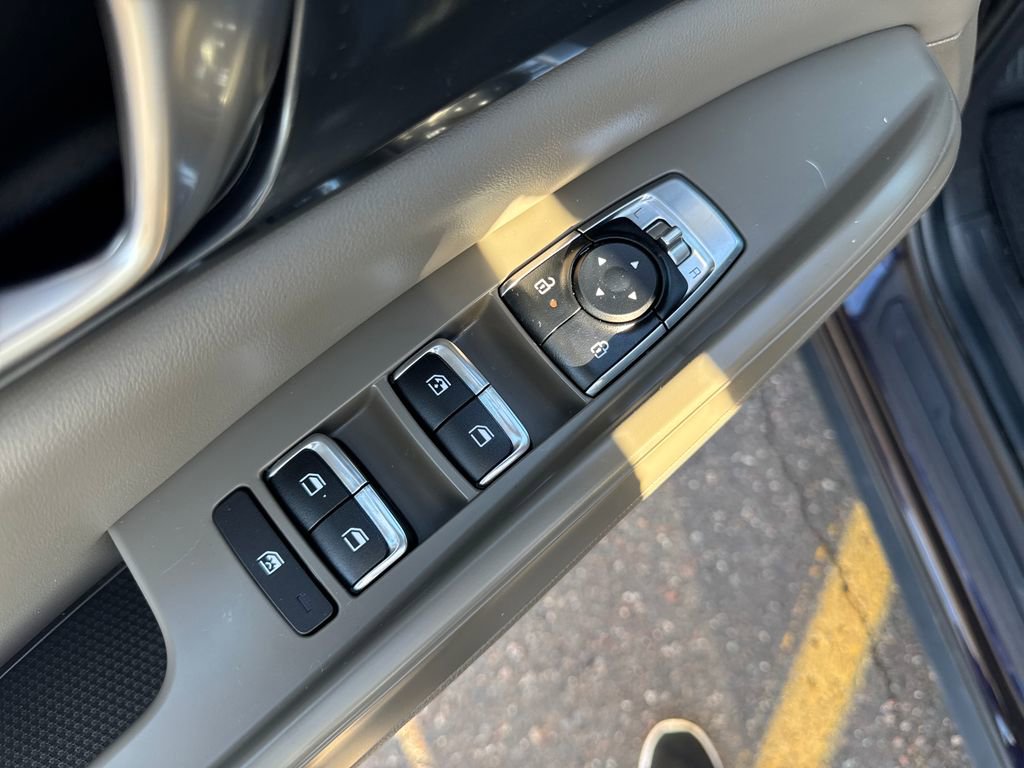 Certified 2025 Kia Carnival image 12