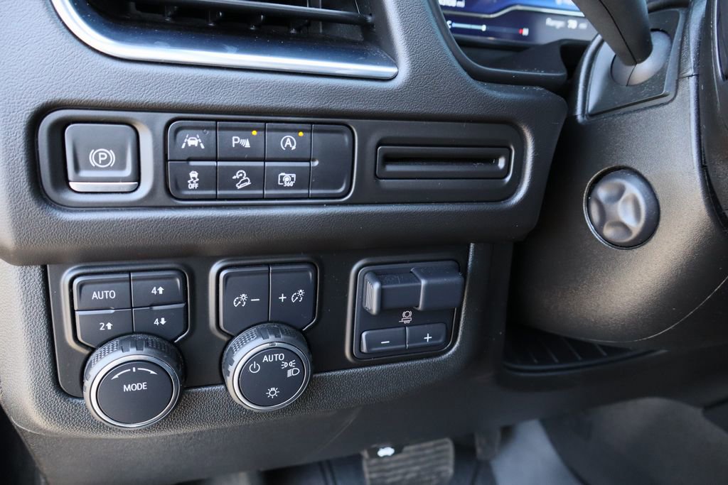 Used 2023 Chevrolet Suburban Z71 w/ Luxury Package image 12