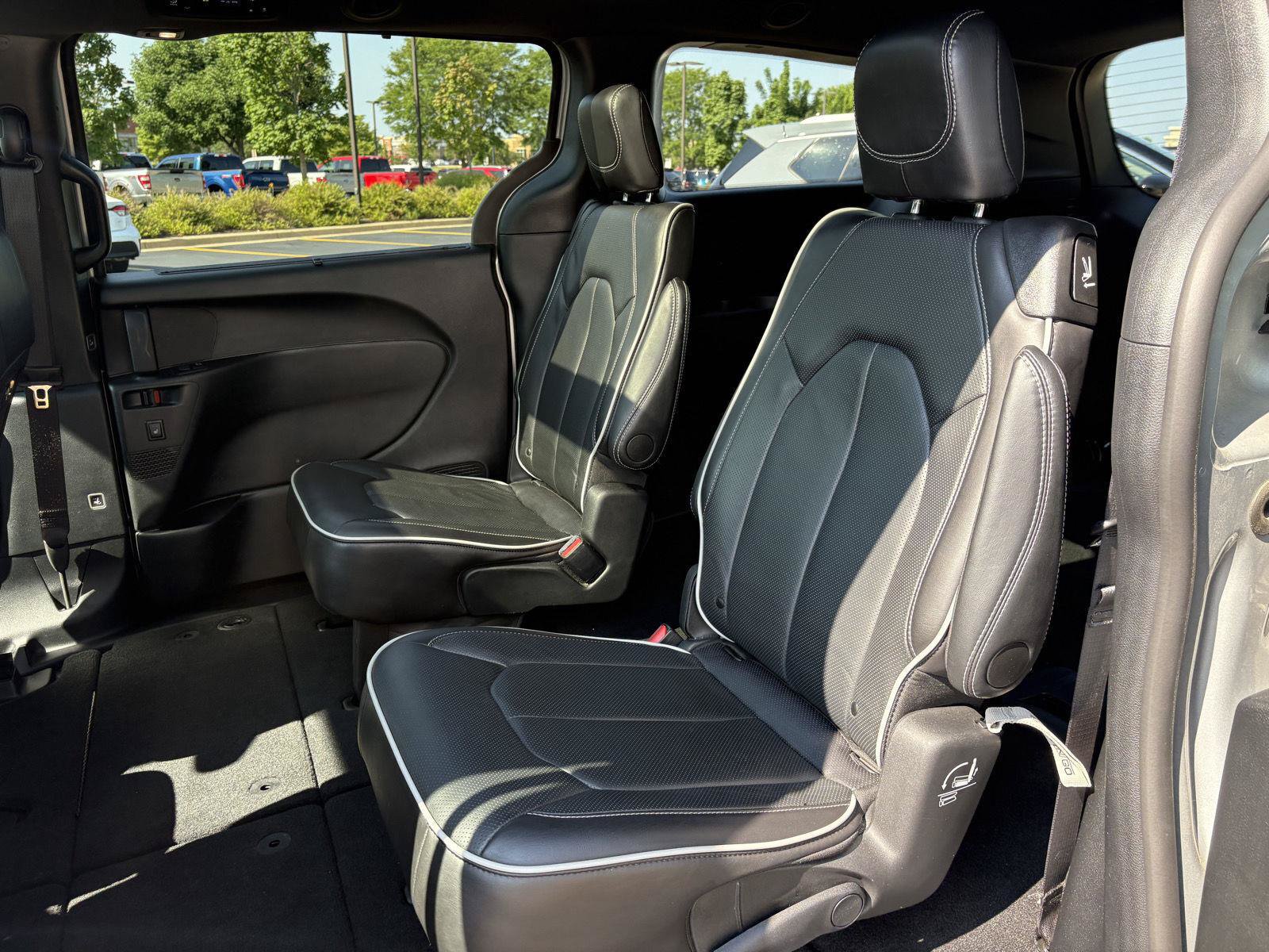 Used 2026 Chrysler Pacifica Limited w/ S Appearance Package FWD image 18