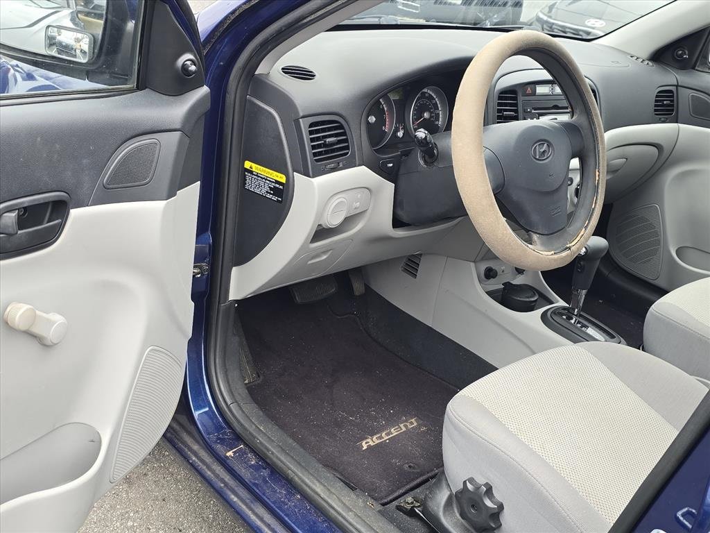 Used 2009 Hyundai Accent GLS w/ Popular Equipment Pkg 5 image 6