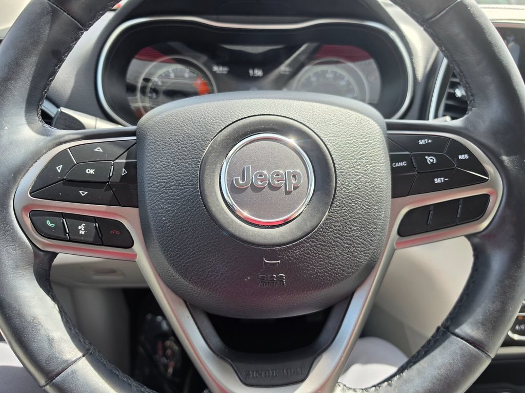 Used 2019 Jeep Cherokee Limited AWD/4WD image 18