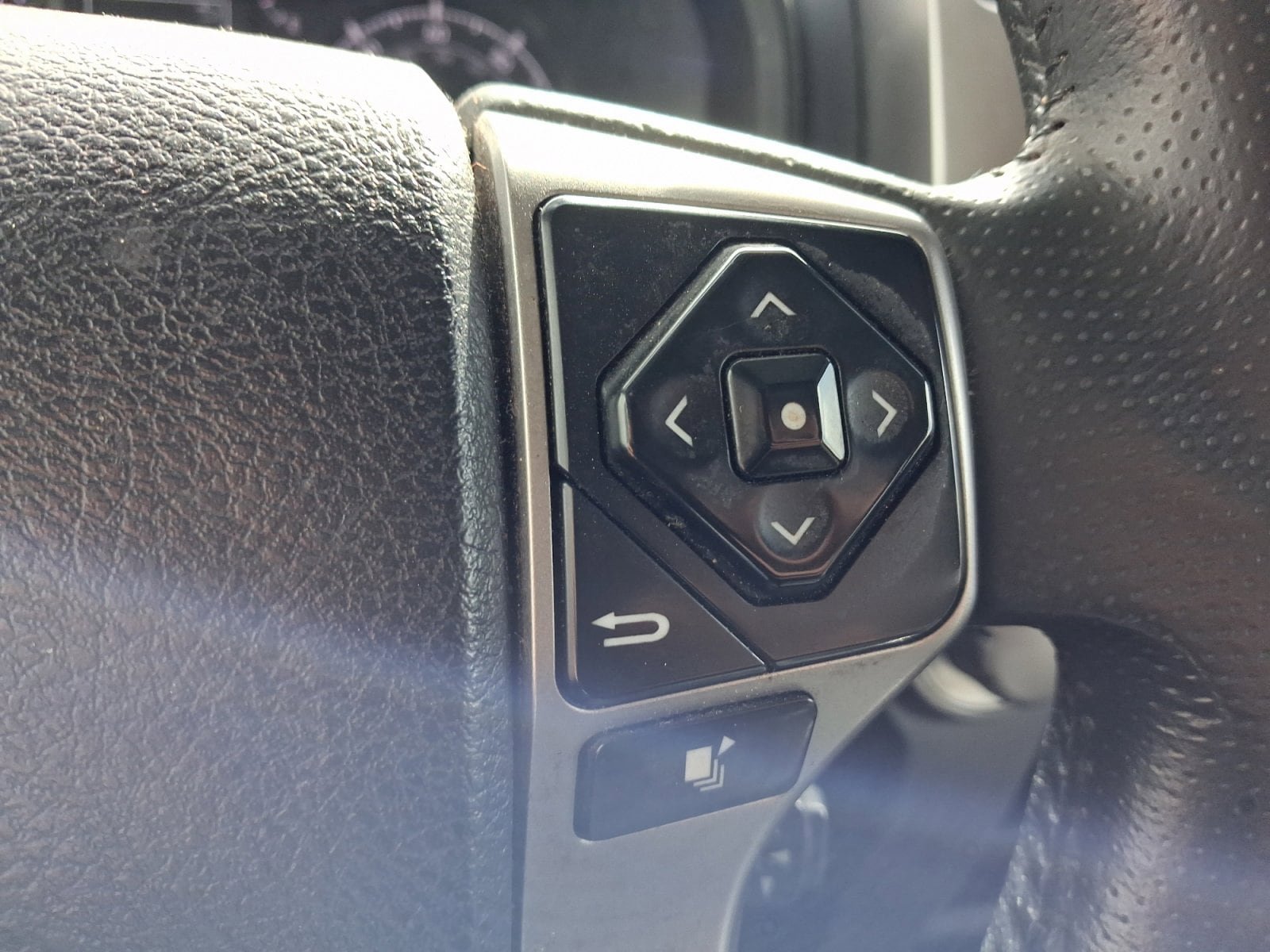 Used 2022 Toyota 4Runner SR5 AWD/4WD image 26