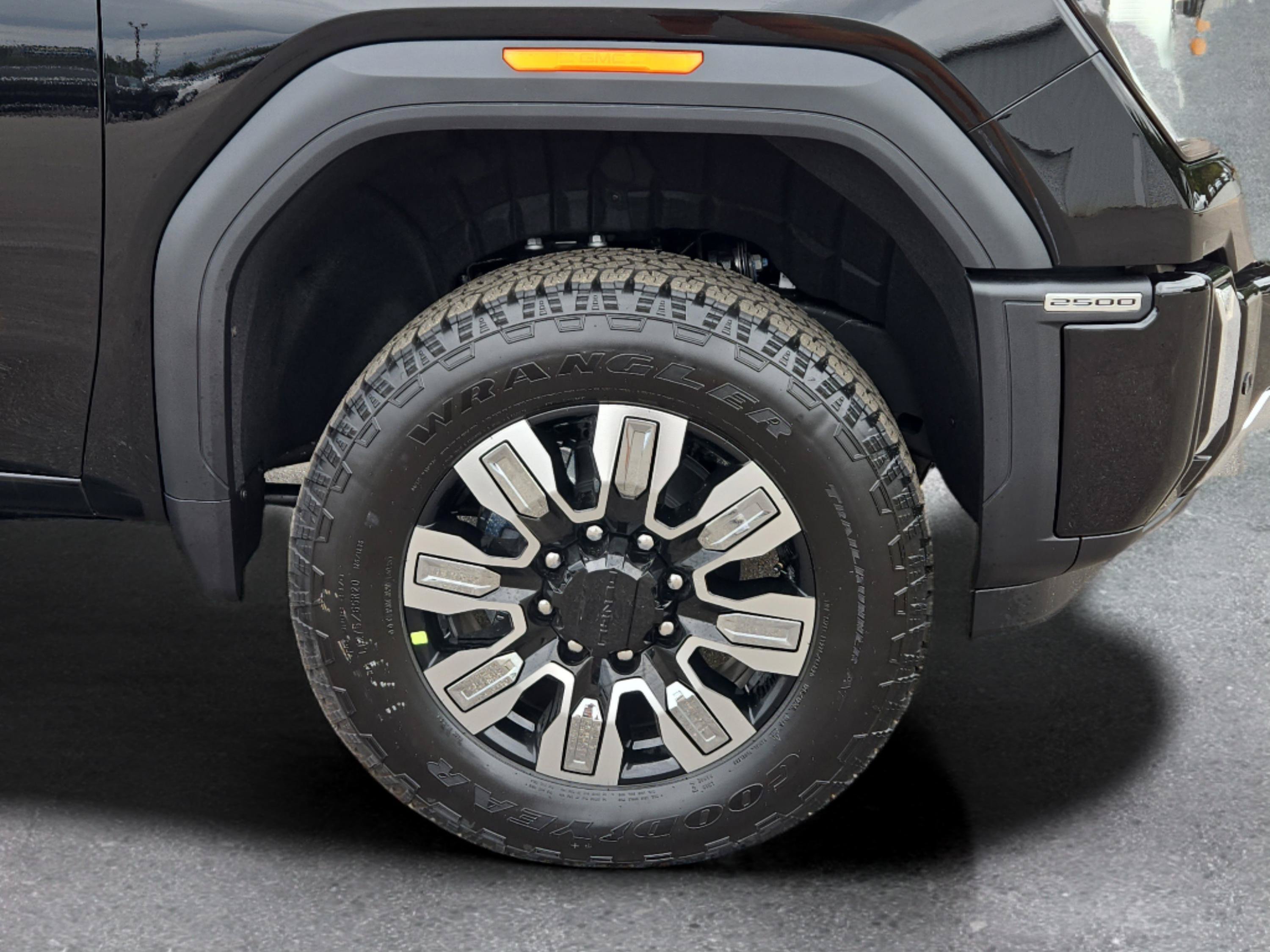 New 2026 GMC Sierra 2500 Denali w/ Denali Reserve Package AWD/4WD image 4