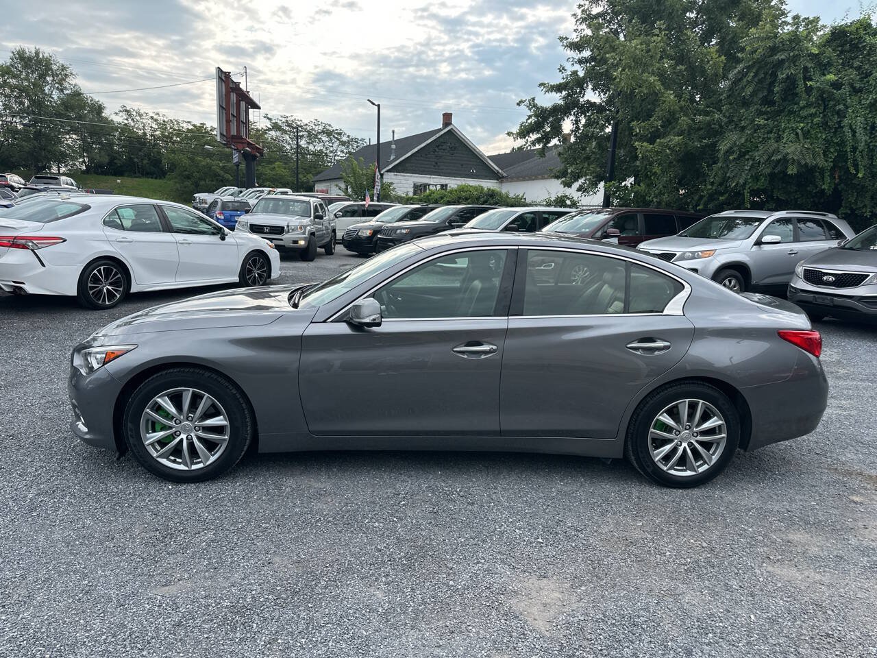 Used 2016 INFINITI Q50 3.0t Premium w/ Driver Assistance Package AWD/4WD image 2