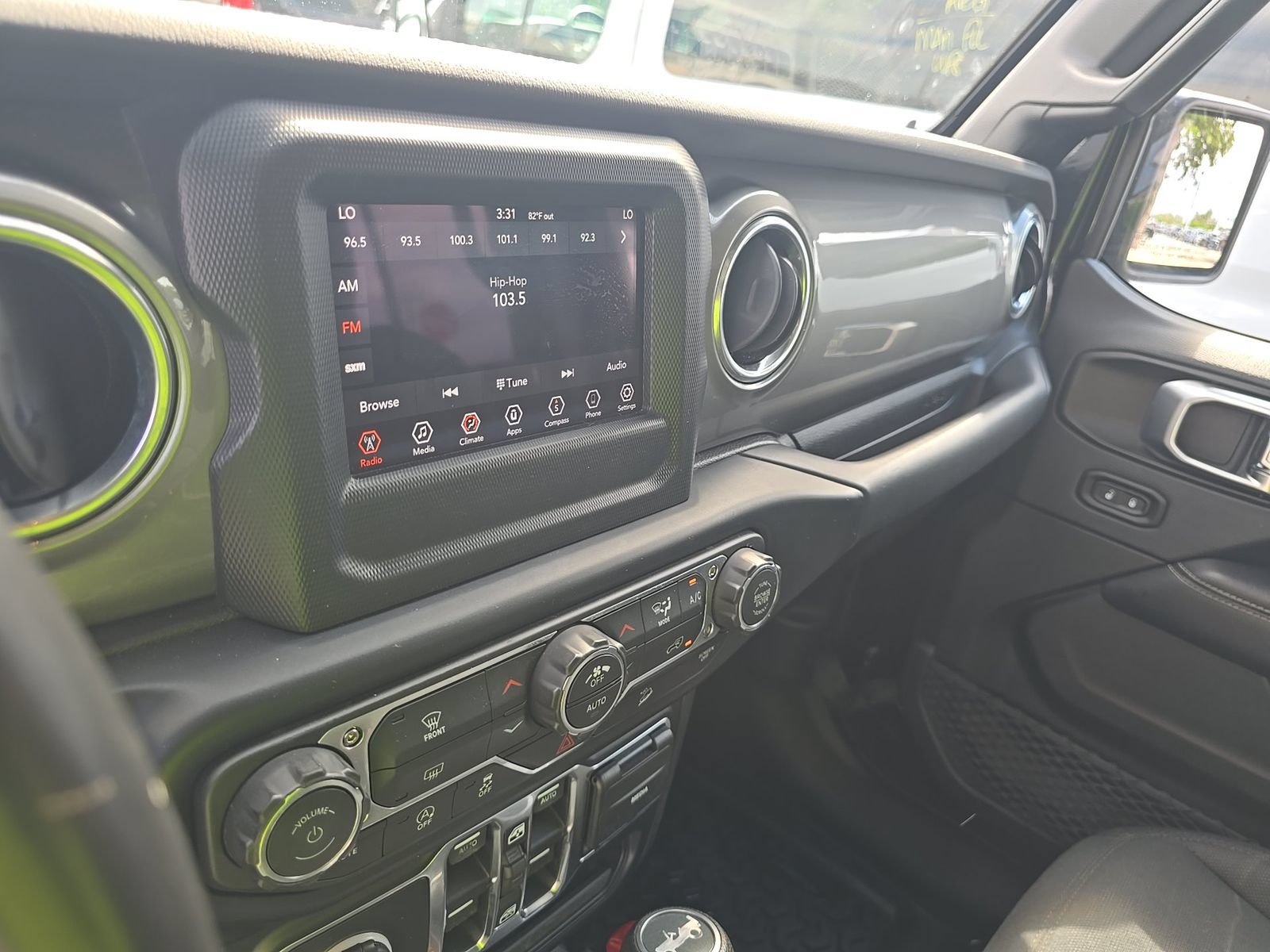 Used 2019 Jeep Wrangler Unlimited Sahara AWD/4WD image 9
