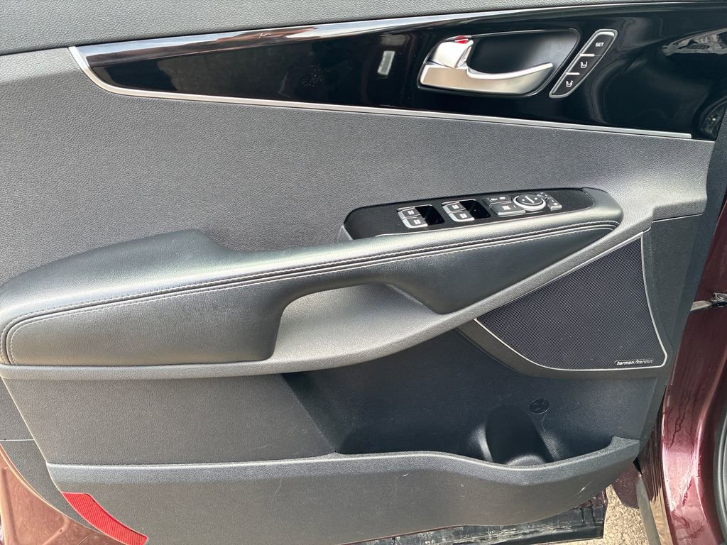 Used 2019 Kia Sorento SX image 11