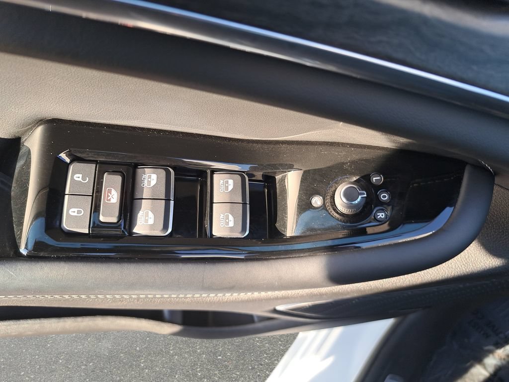 Certified 2023 Jeep Grand Cherokee L Overland w/ Advanced Protech Group III AWD/4WD image 29