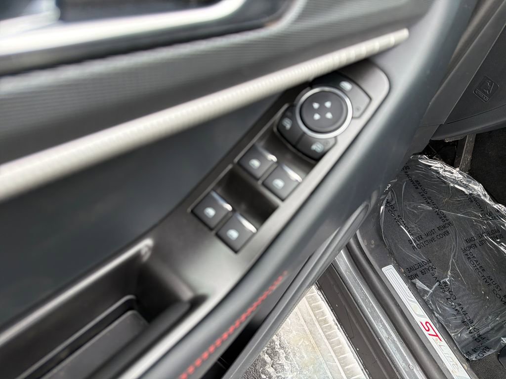 New 2026 Ford Explorer ST-Line w/ ST-Line Street Pack image 11
