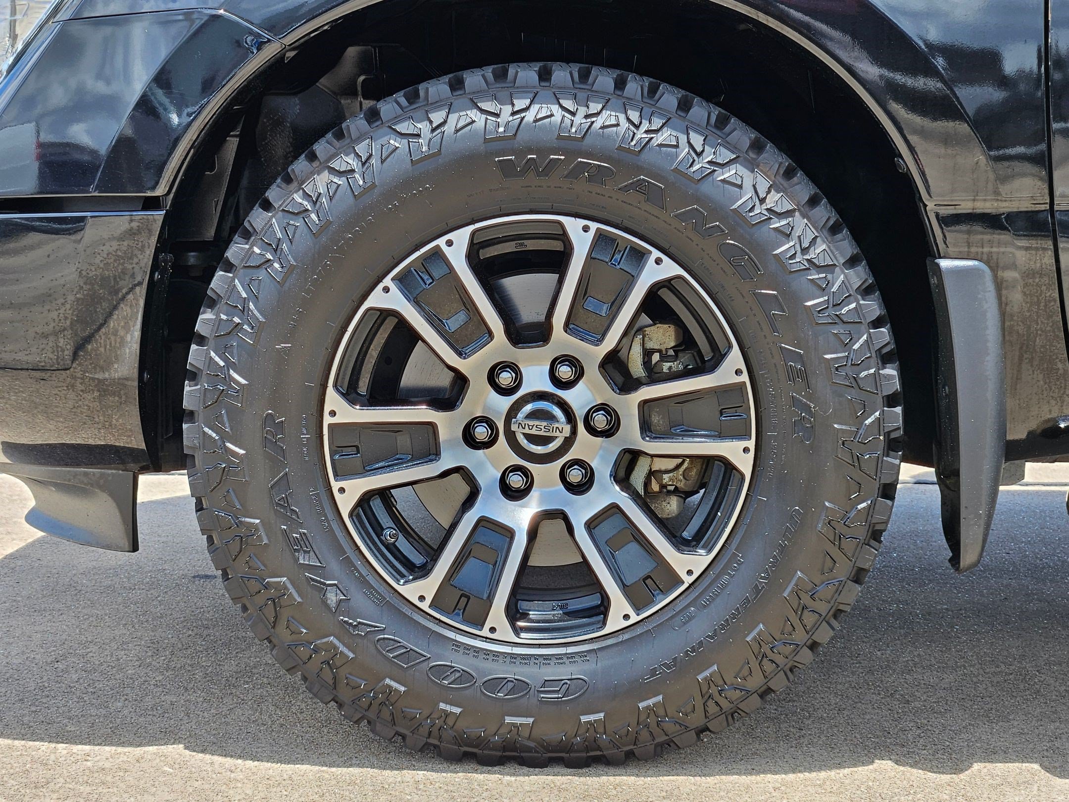 Used 2020 Nissan Titan SV w/ SV Convenience Package RWD image 11