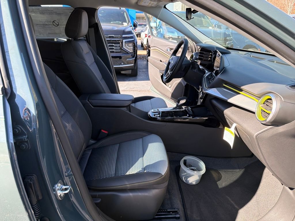 New 2025 Chevrolet Trax LT w/ Driver Confidence Package image 31