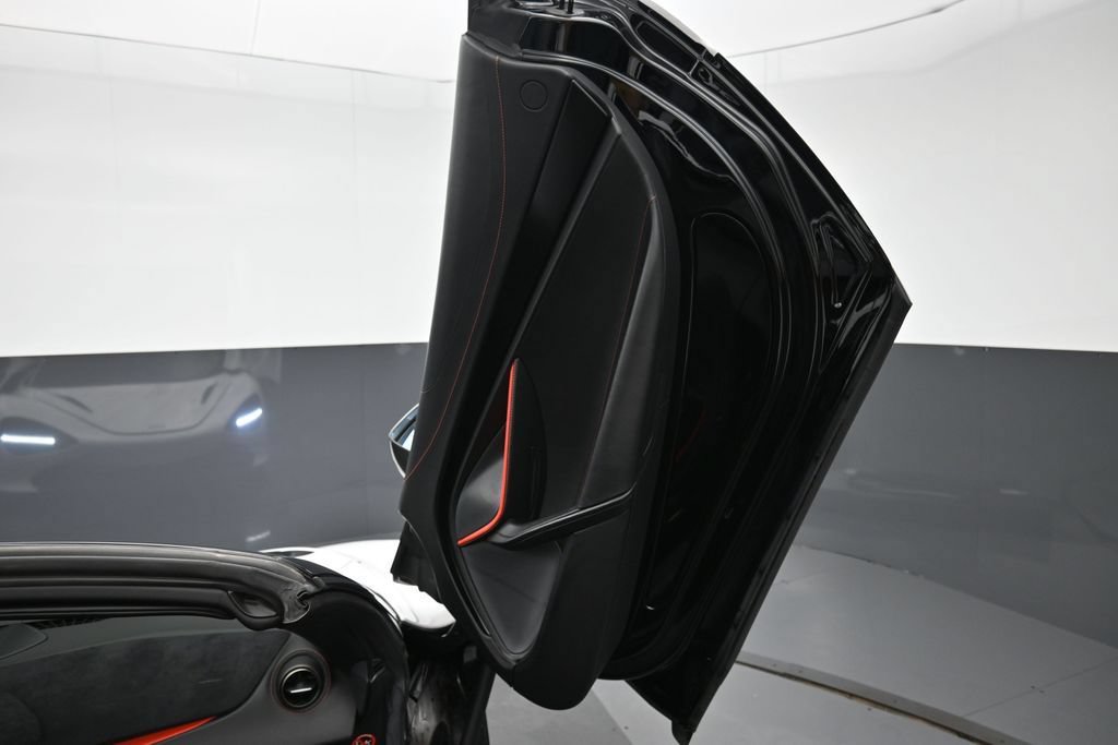 Used 2020 McLaren 720S Performance RWD image 21
