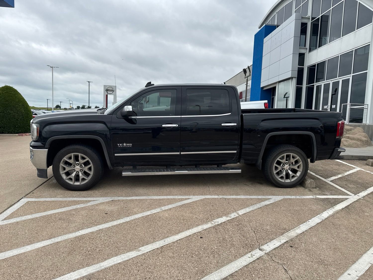 Used 2018 GMC Sierra 1500 SLT w/ Texas SLT Premium Package RWD image 2