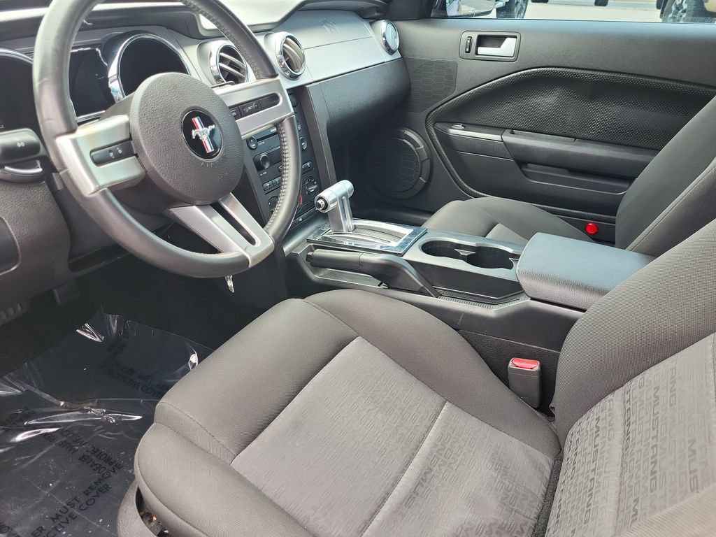Used 2007 Ford Mustang Convertible RWD image 15
