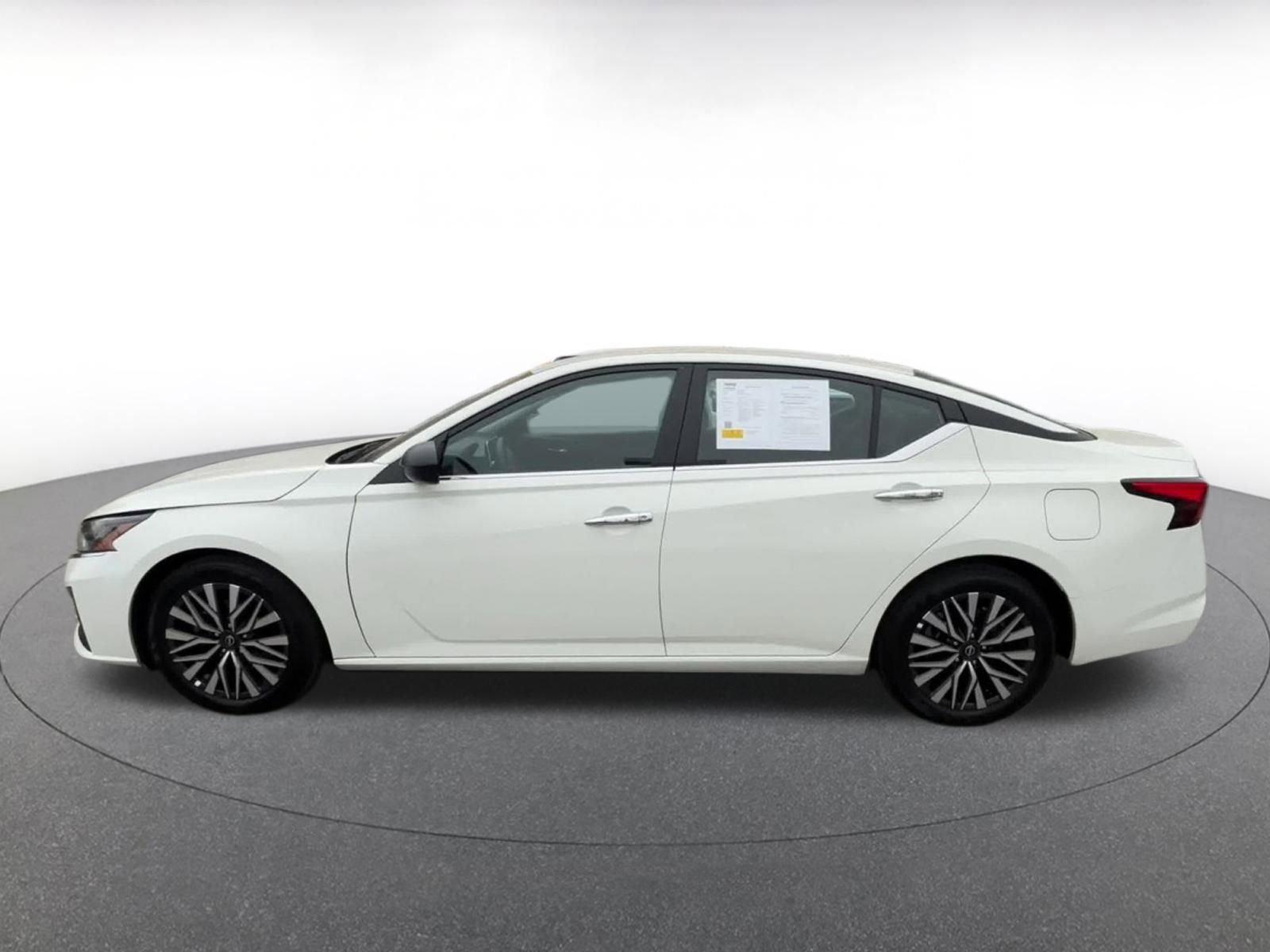 Used 2025 Nissan Altima 2.5 SV image 9