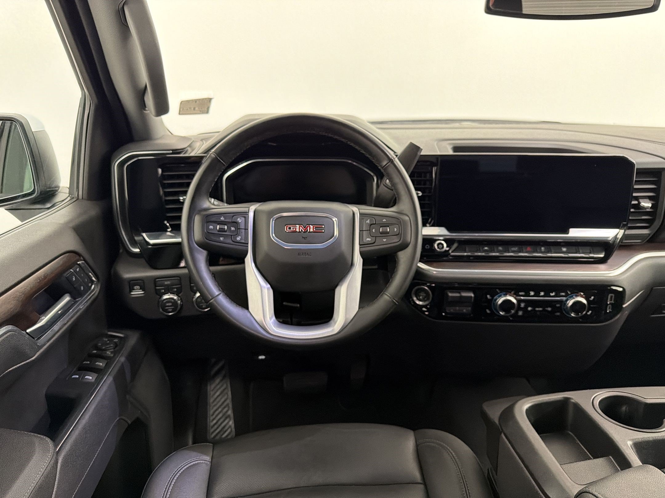 Used 2025 GMC Sierra 1500 SLT AWD/4WD image 31
