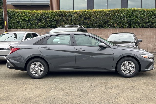 New 2026 Hyundai Elantra SE FWD image 5
