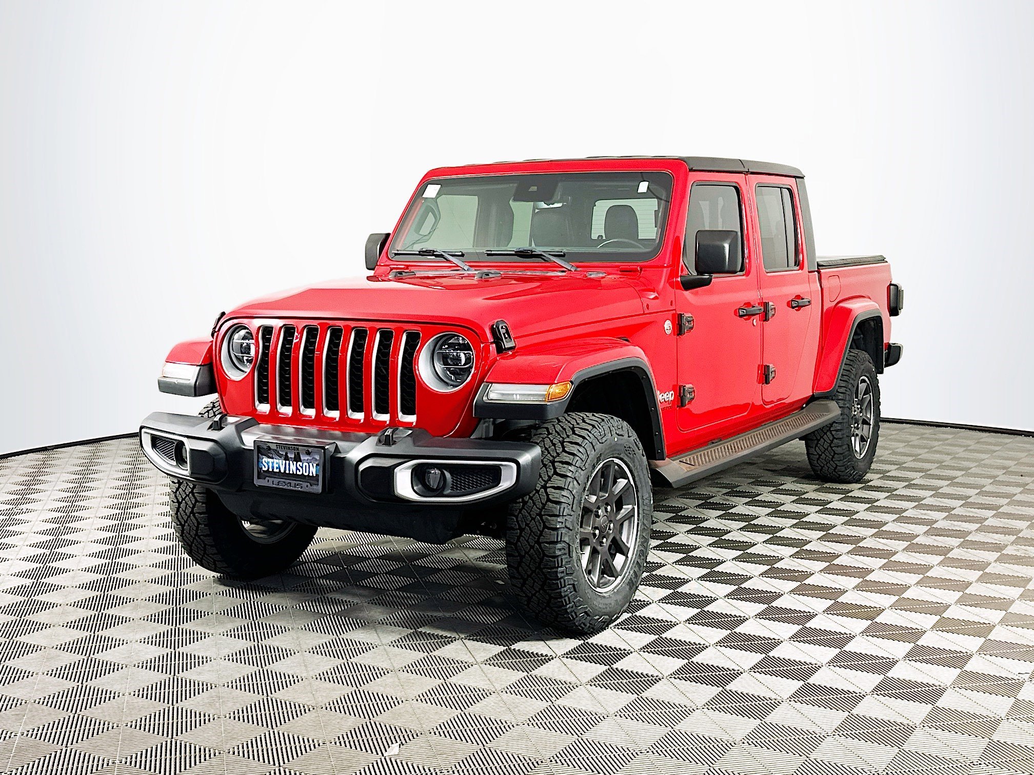 Used 2020 Jeep Gladiator Overland image 3