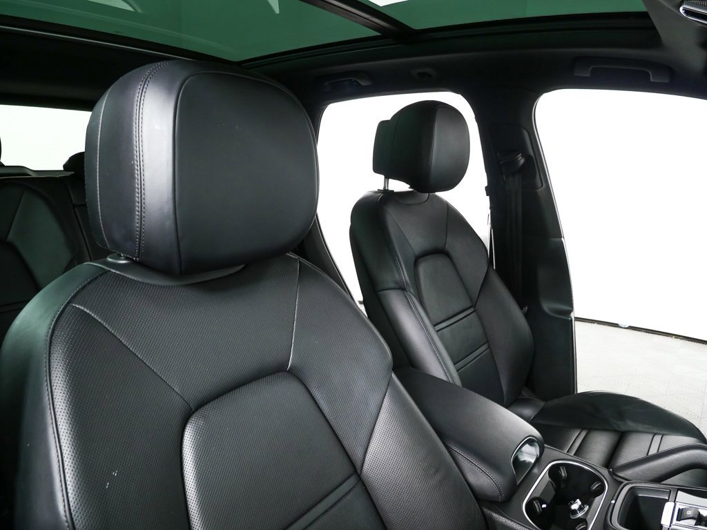 Used 2020 Porsche Cayenne E-Hybrid image 24