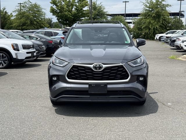 Used 2021 Toyota Highlander XLE AWD/4WD image 6