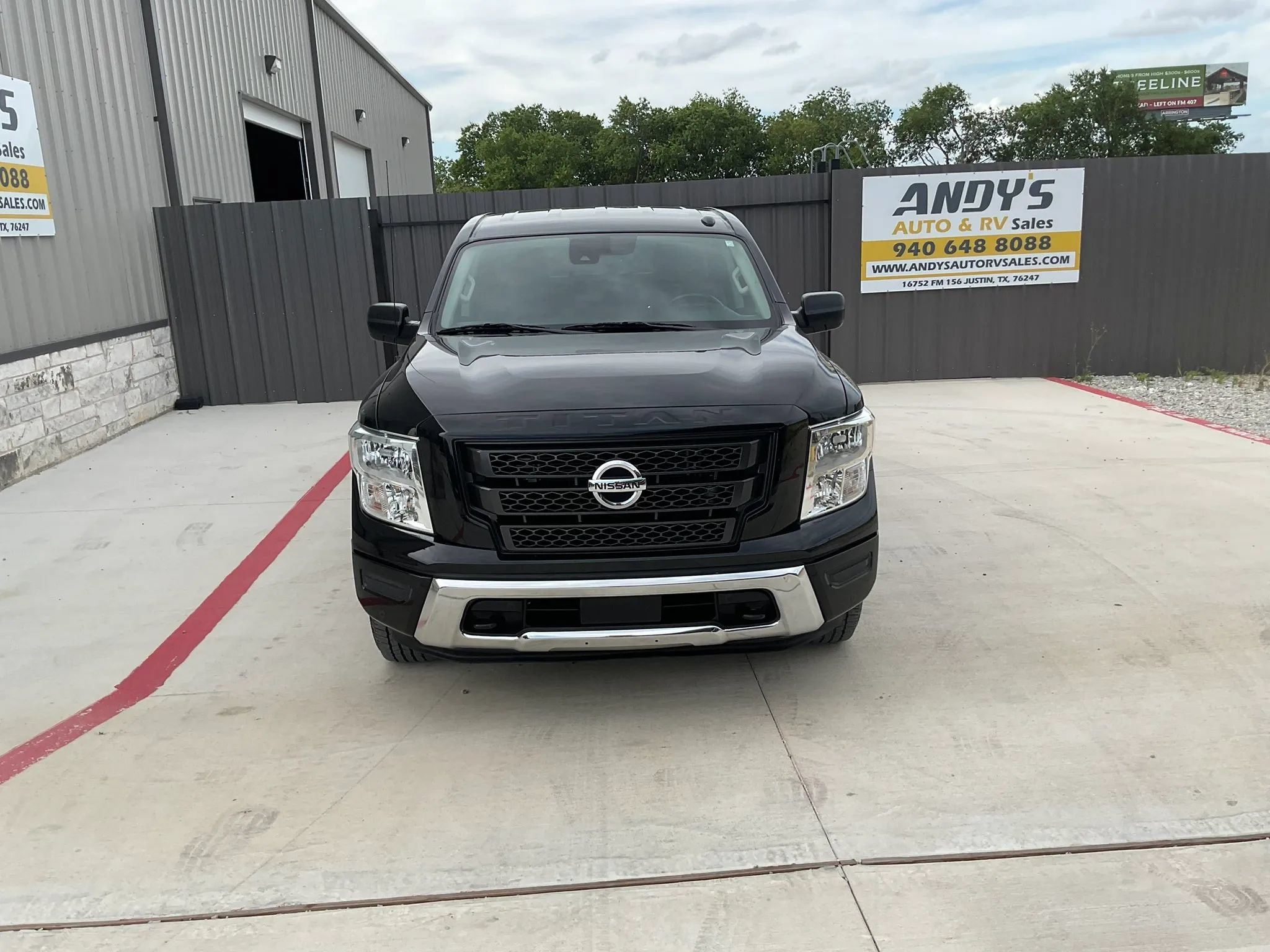 Used 2021 Nissan Titan SV w/ SV Convenience Package AWD/4WD image 2
