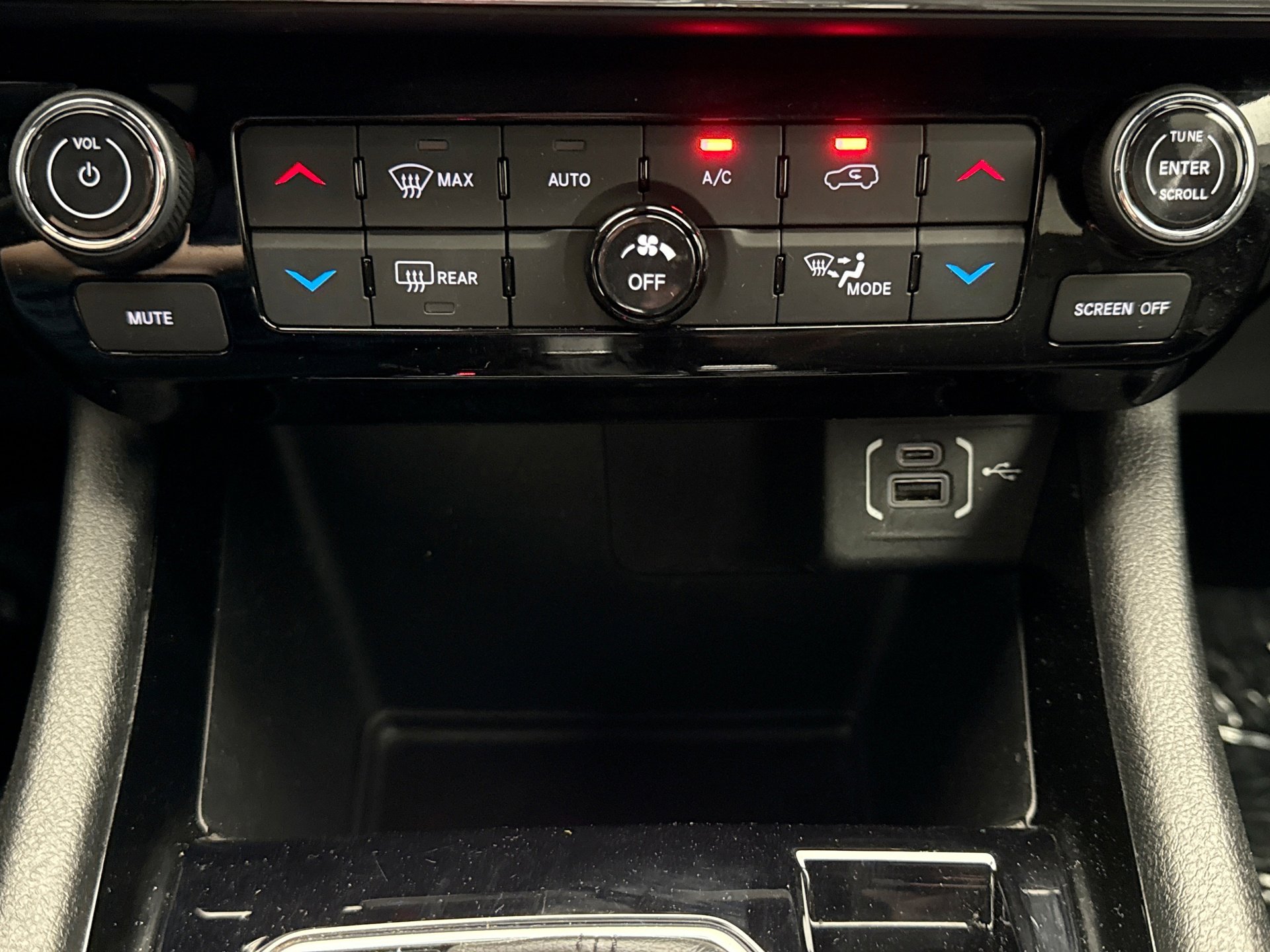 Used 2023 Jeep Compass High Altitude AWD/4WD image 17