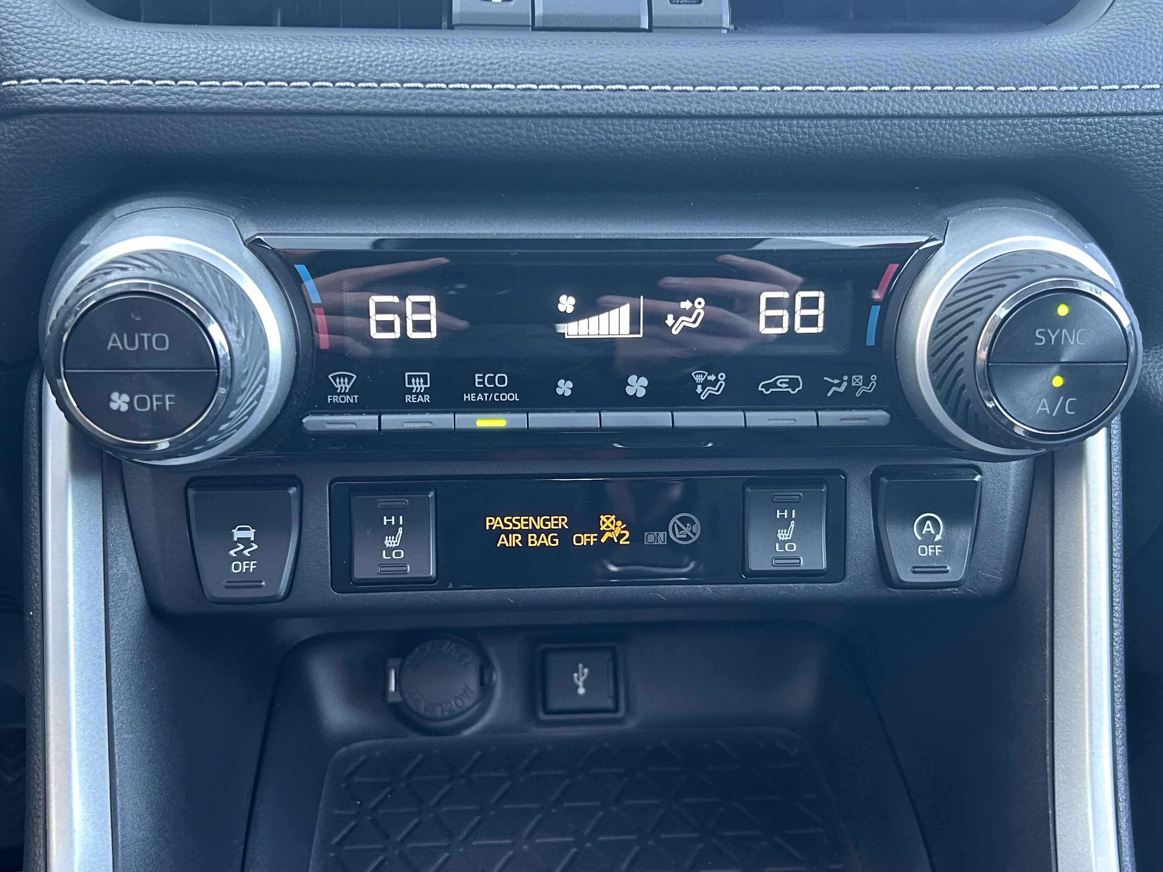 Used 2022 Toyota RAV4 XLE Premium image 32