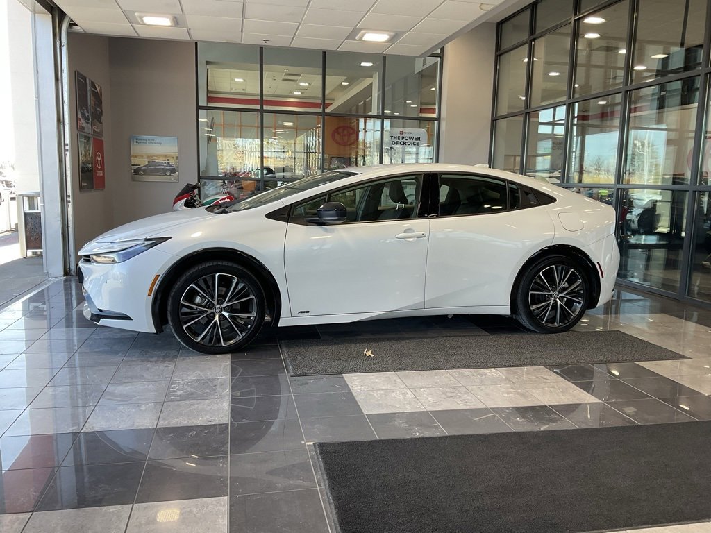 Used 2024 Toyota Prius XLE image 3