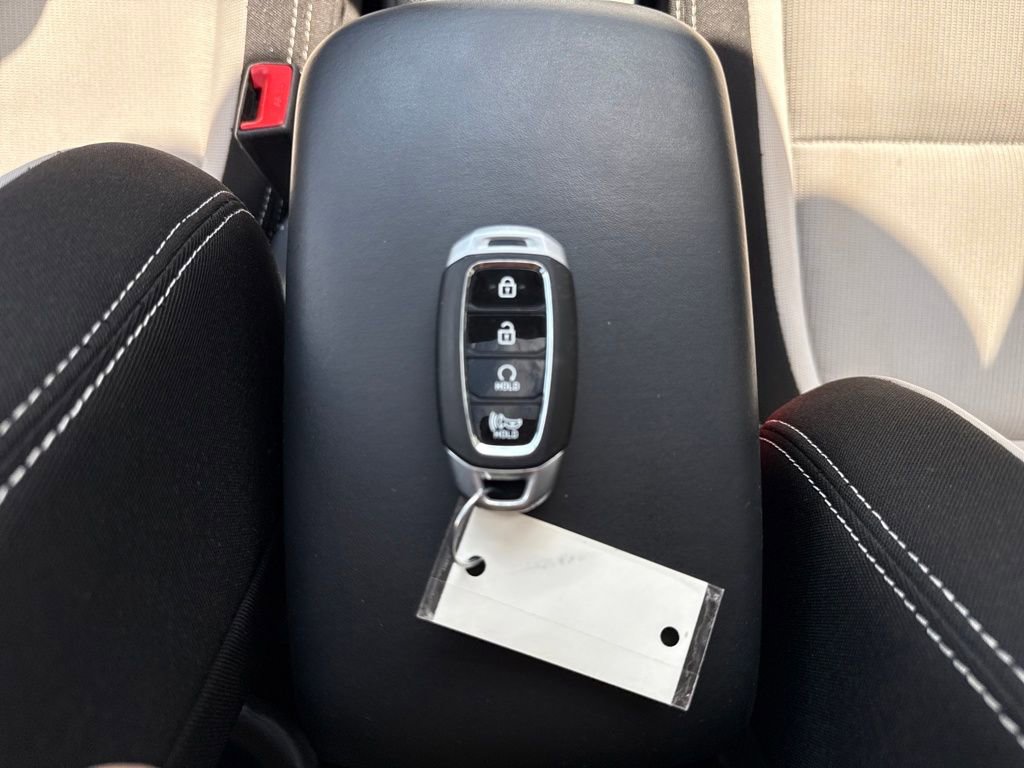 Used 2025 Hyundai Venue SEL image 32