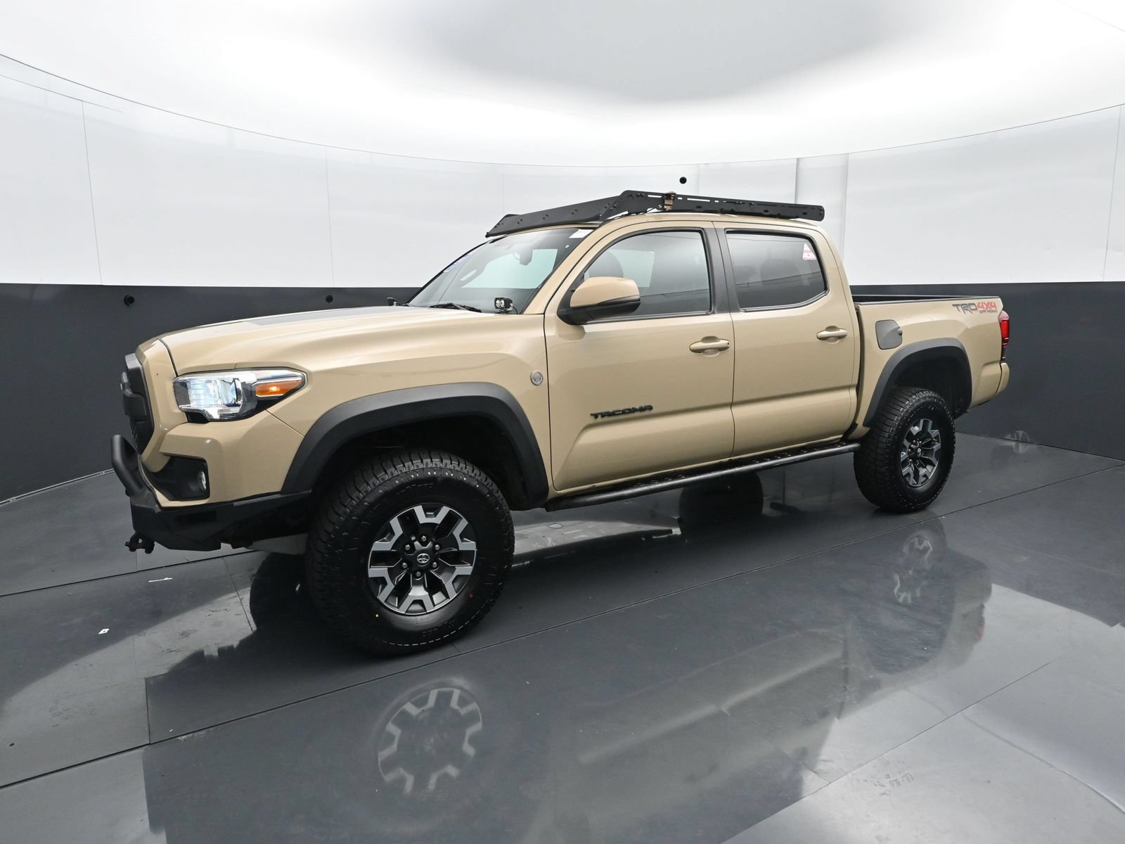 Used 2016 Toyota Tacoma TRD Off-Road AWD/4WD image 2