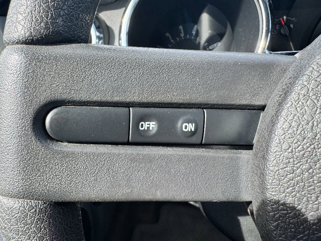 Used 2005 Ford Mustang Convertible image 32