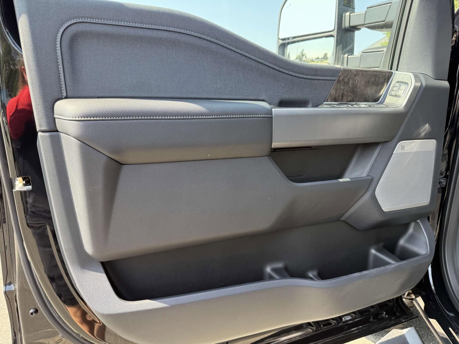 New 2025 Ford F350 Lariat w/ Black Appearance Package image 8