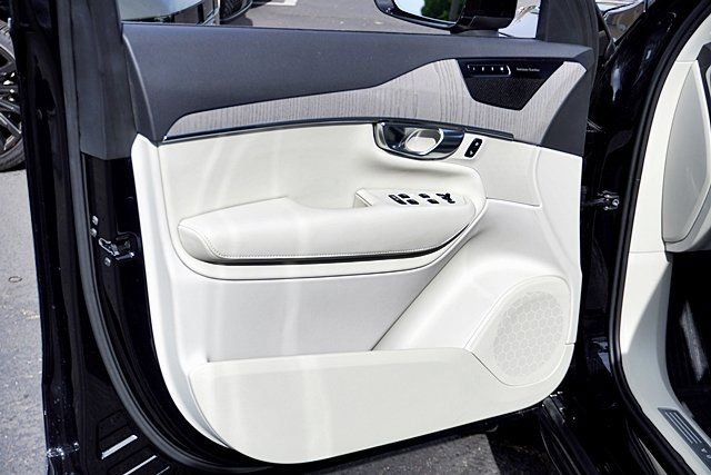 Used 2025 Volvo XC90 B6 Plus w/ Protection Package Premier image 24
