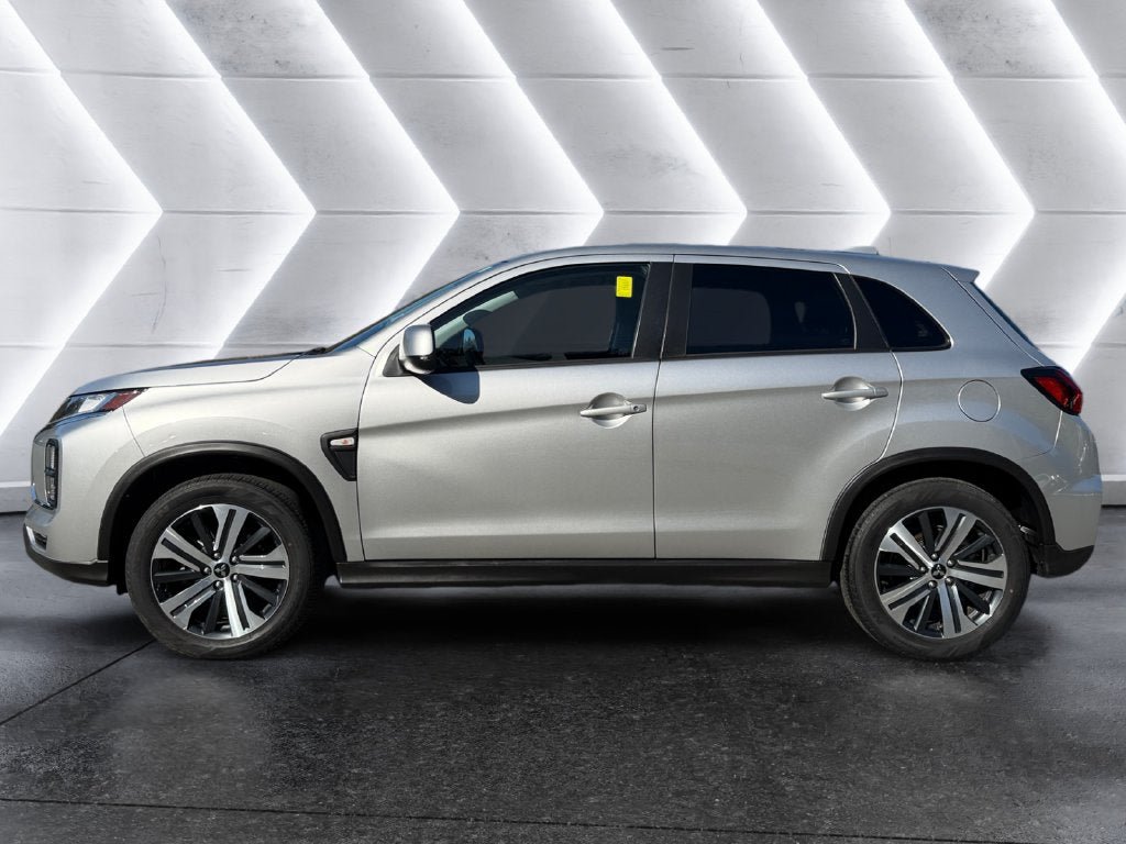 Used 2025 Mitsubishi Outlander Sport AWD image 3