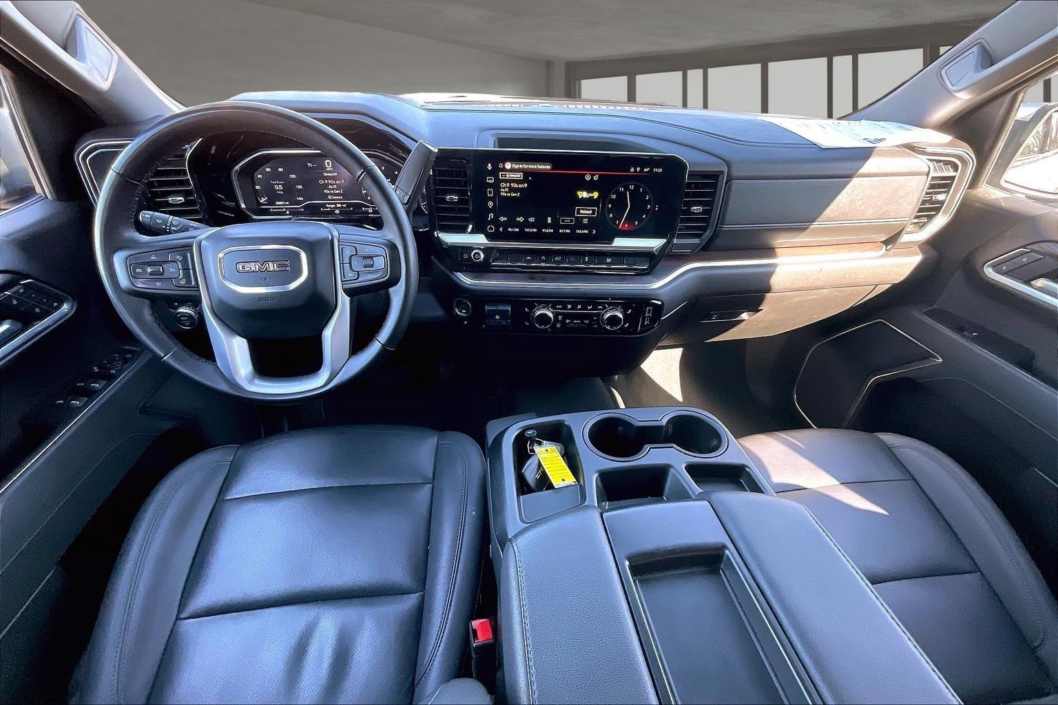 Used 2025 GMC Sierra 1500 SLT image 8