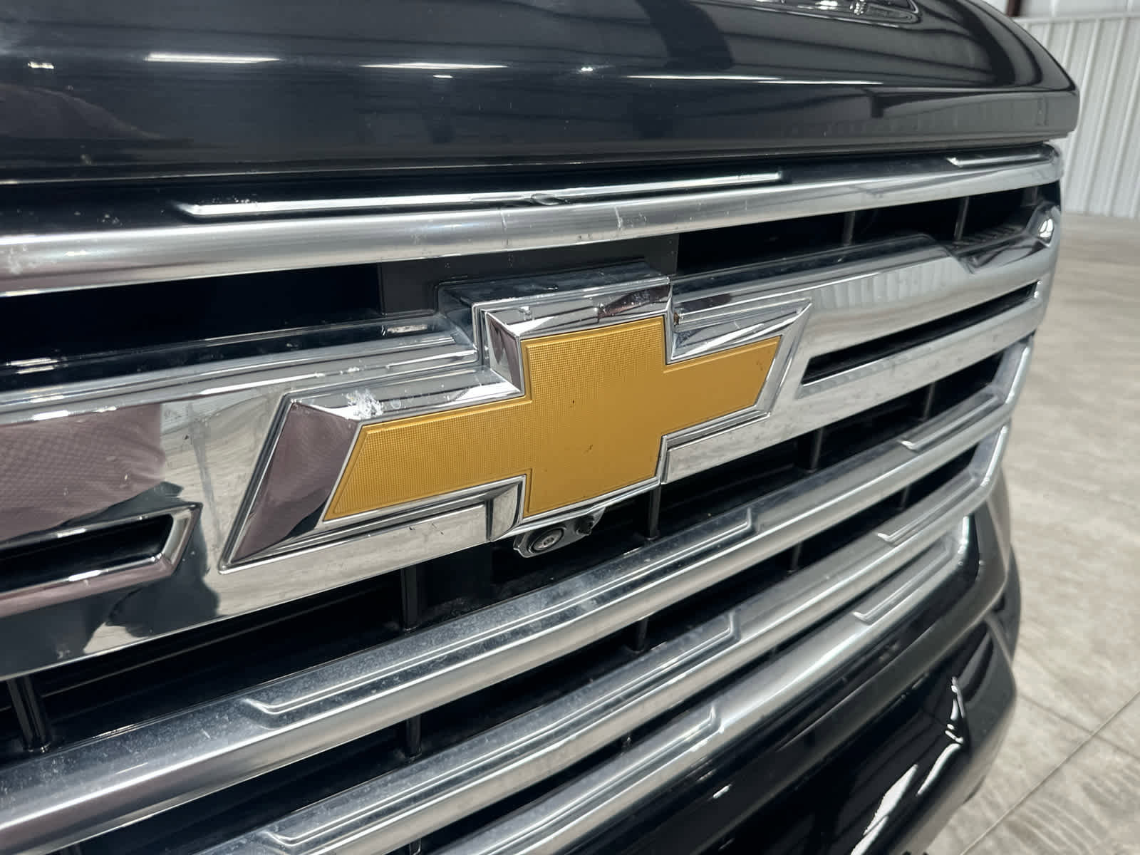 Used 2024 Chevrolet Silverado 2500 High Country w/ High Country Premium Package AWD/4WD image 9