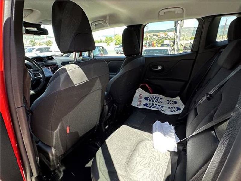 Used 2018 Jeep Renegade Trailhawk w/ UConnect 8.4 Nav Group image 16