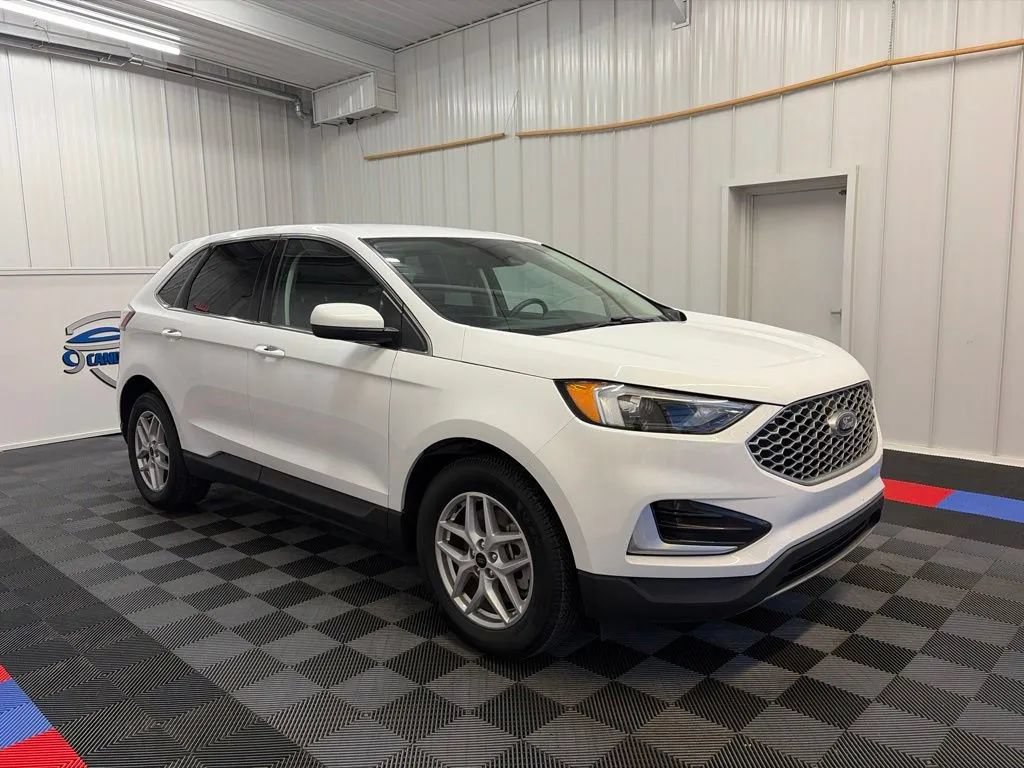 Used 2024 Ford Edge SEL AWD/4WD image 3
