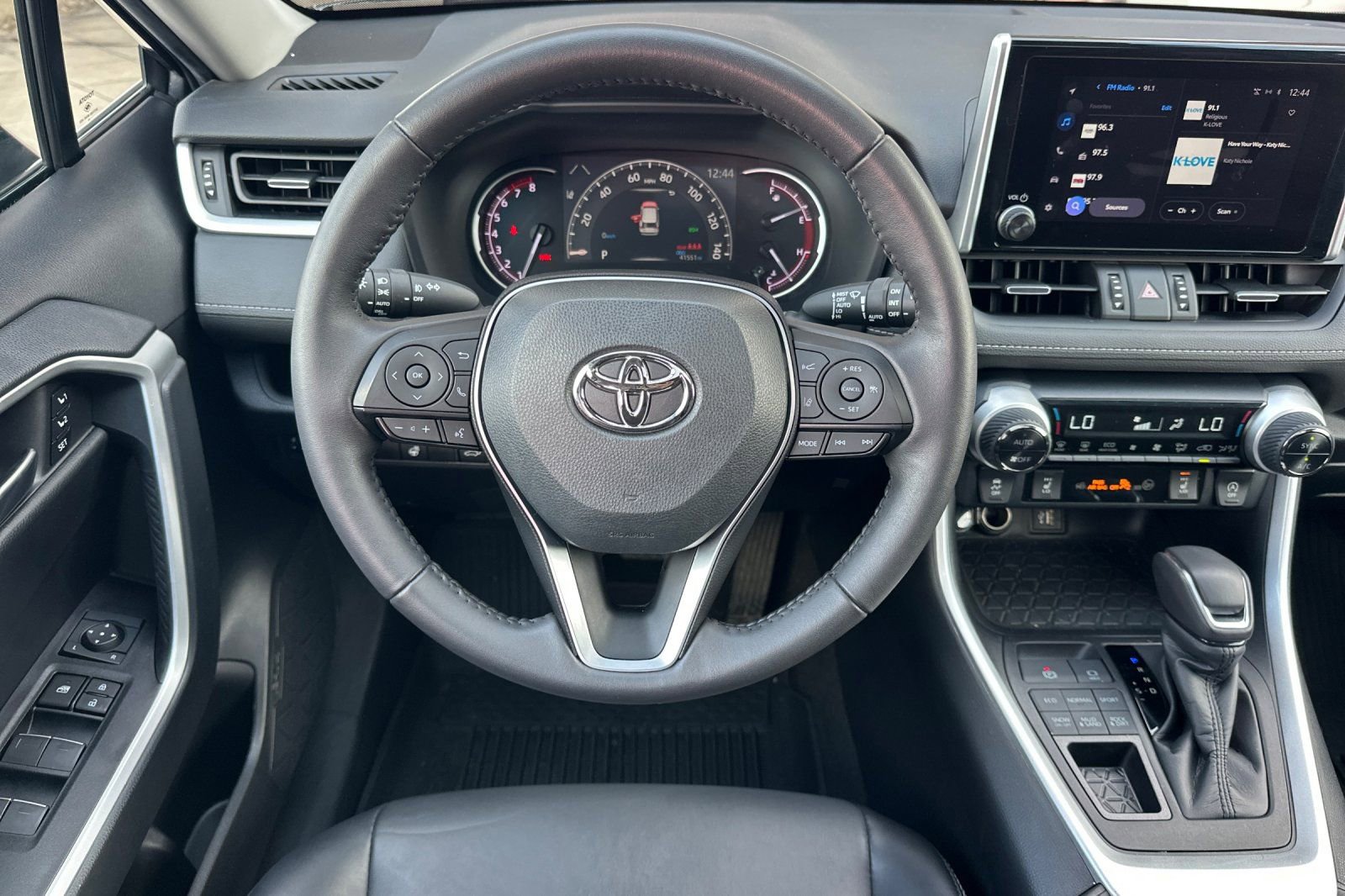 Used 2023 Toyota RAV4 XLE Premium image 18