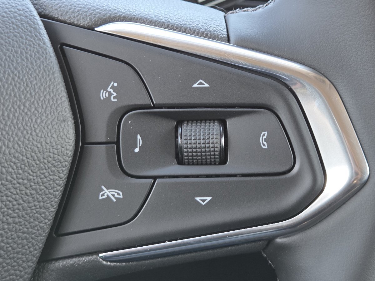 New 2026 Chevrolet Trax LT w/ Driver Confidence Package FWD image 31