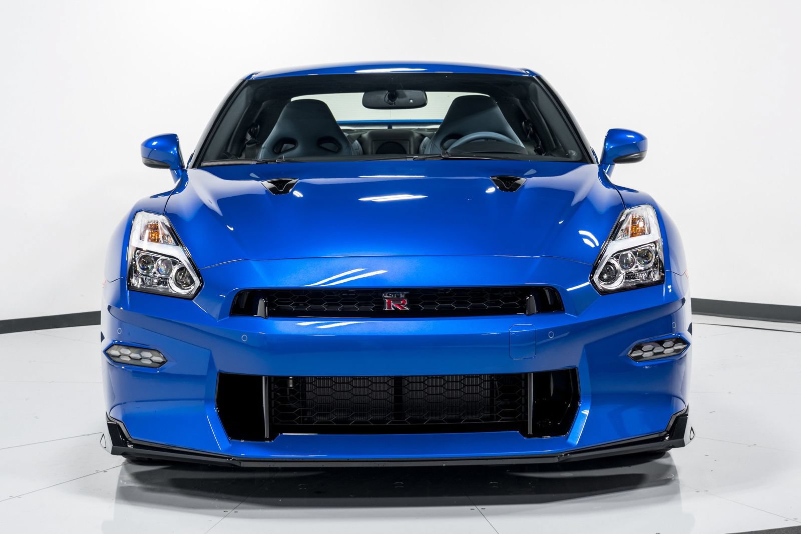 Used 2024 Nissan GT-R w/ Floor Mat Package AWD/4WD image 8