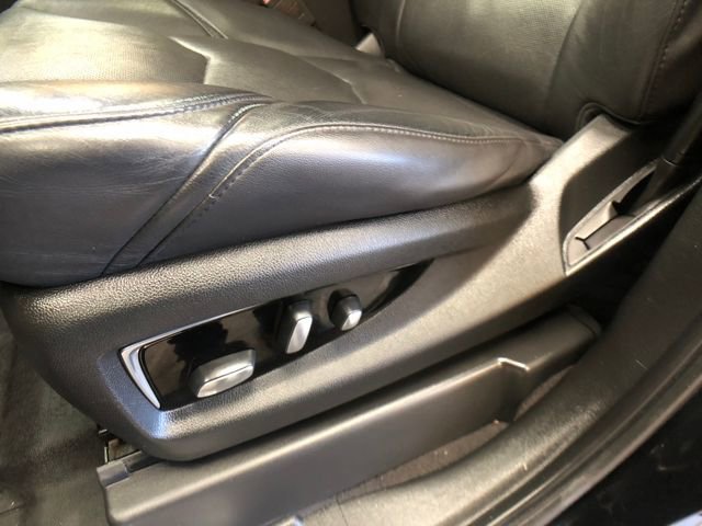 Used 2020 Cadillac Escalade Luxury w/ Escalade Sport Edition image 11