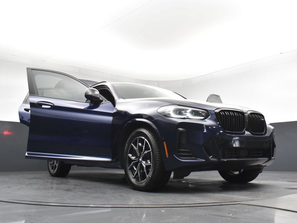 Used 2024 BMW X4 M40i AWD/4WD image 32