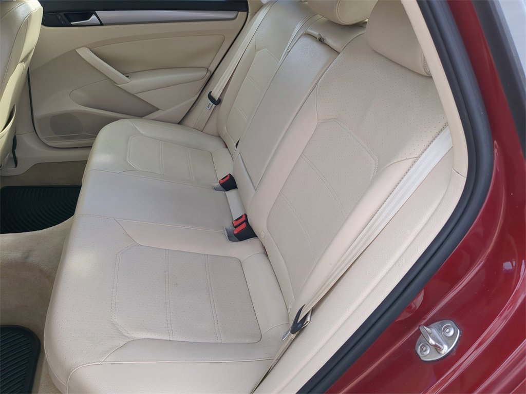 Used 2015 Volkswagen Passat 1.8T Wolfsburg Edition image 16