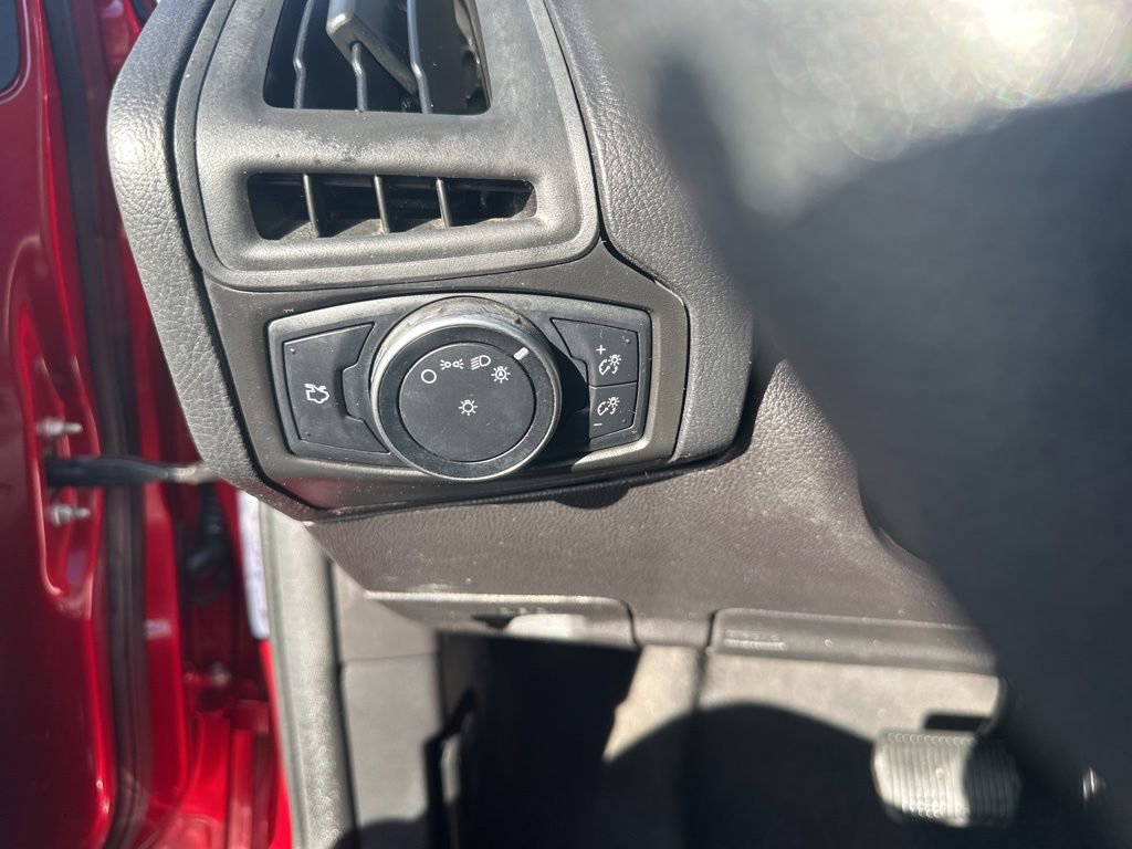 Used 2015 Ford Focus SE image 13