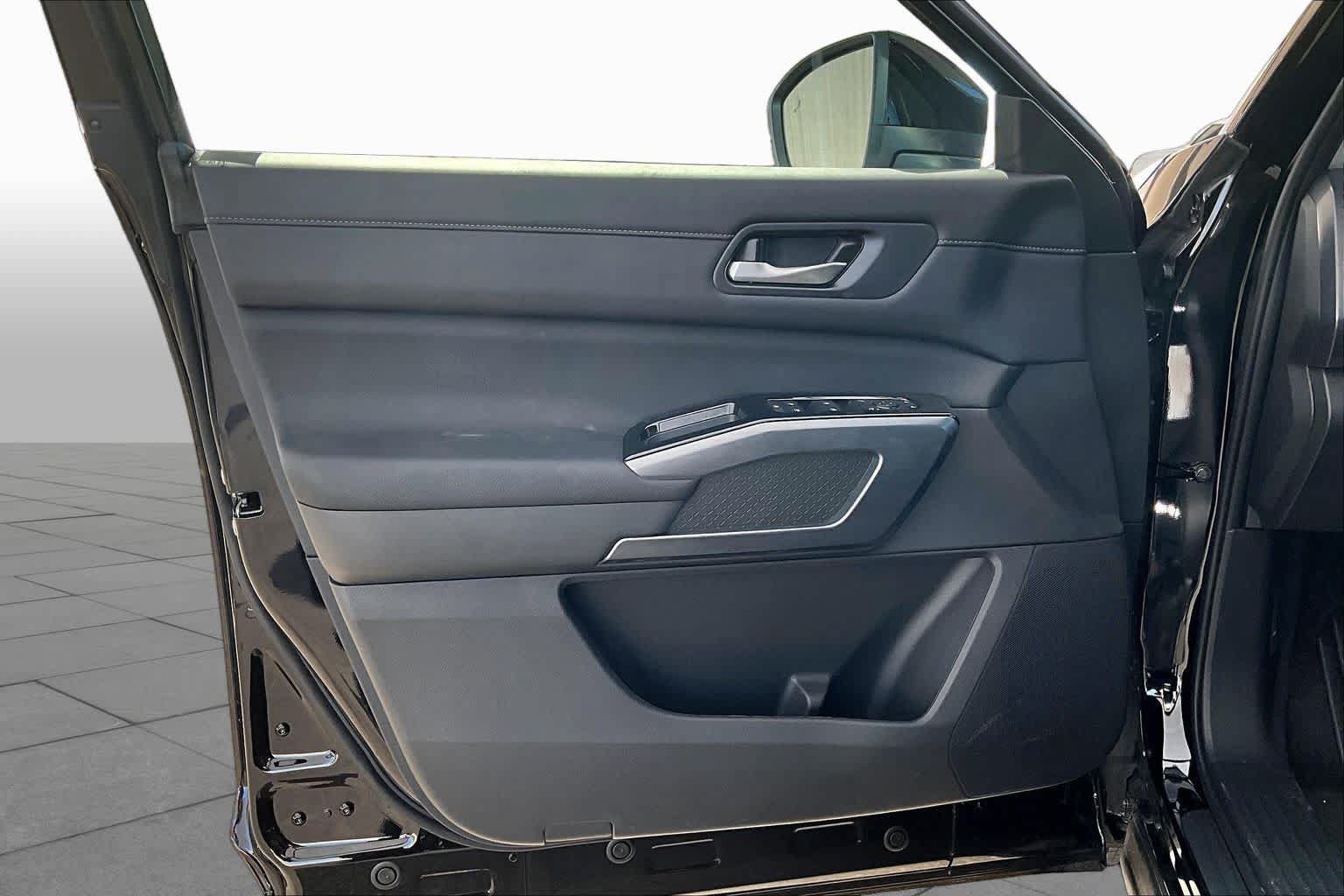 New 2026 Nissan Pathfinder SL FWD image 13
